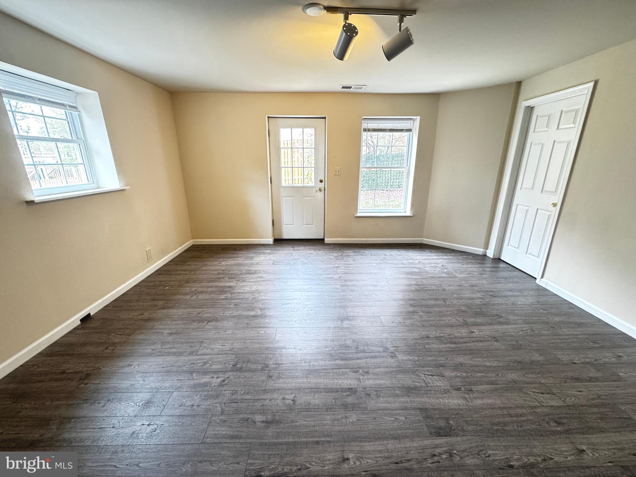 MISSION HILLS - Residential