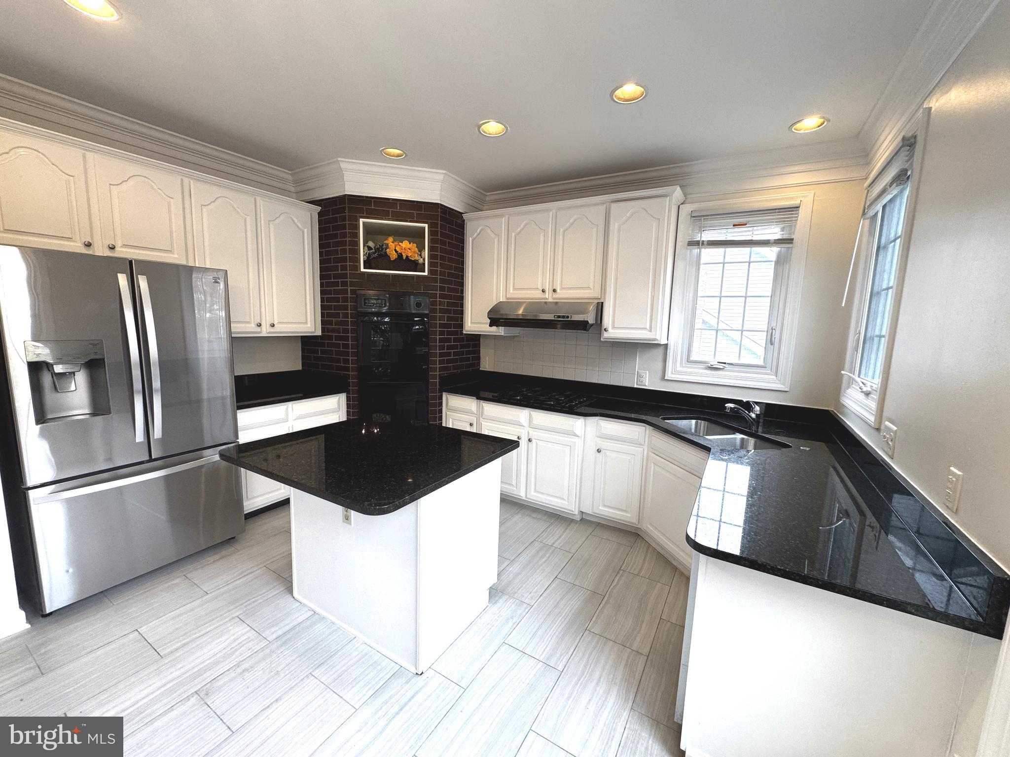 MISSION HILLS - Residential