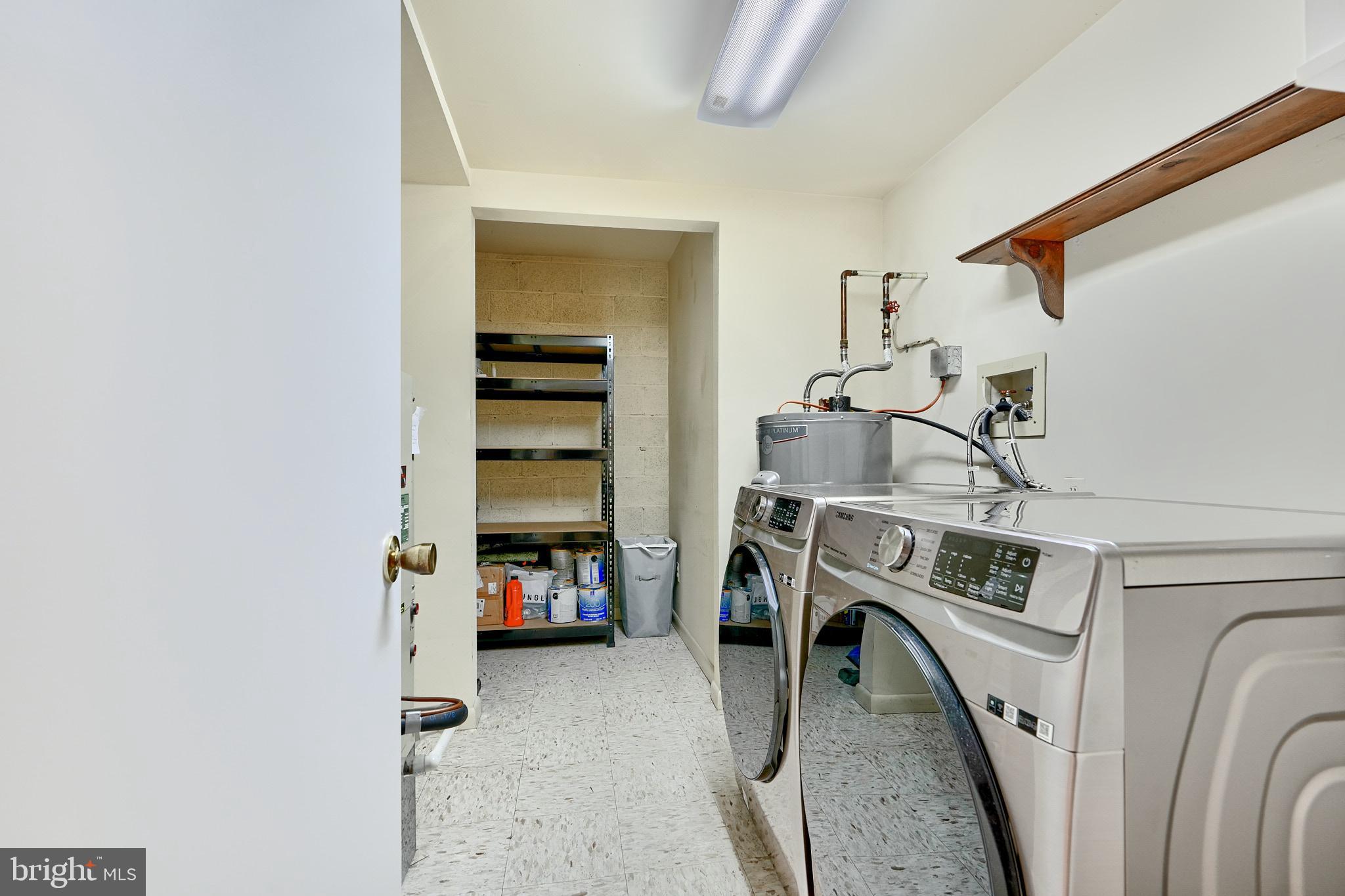 HOLLY HALL - Residential