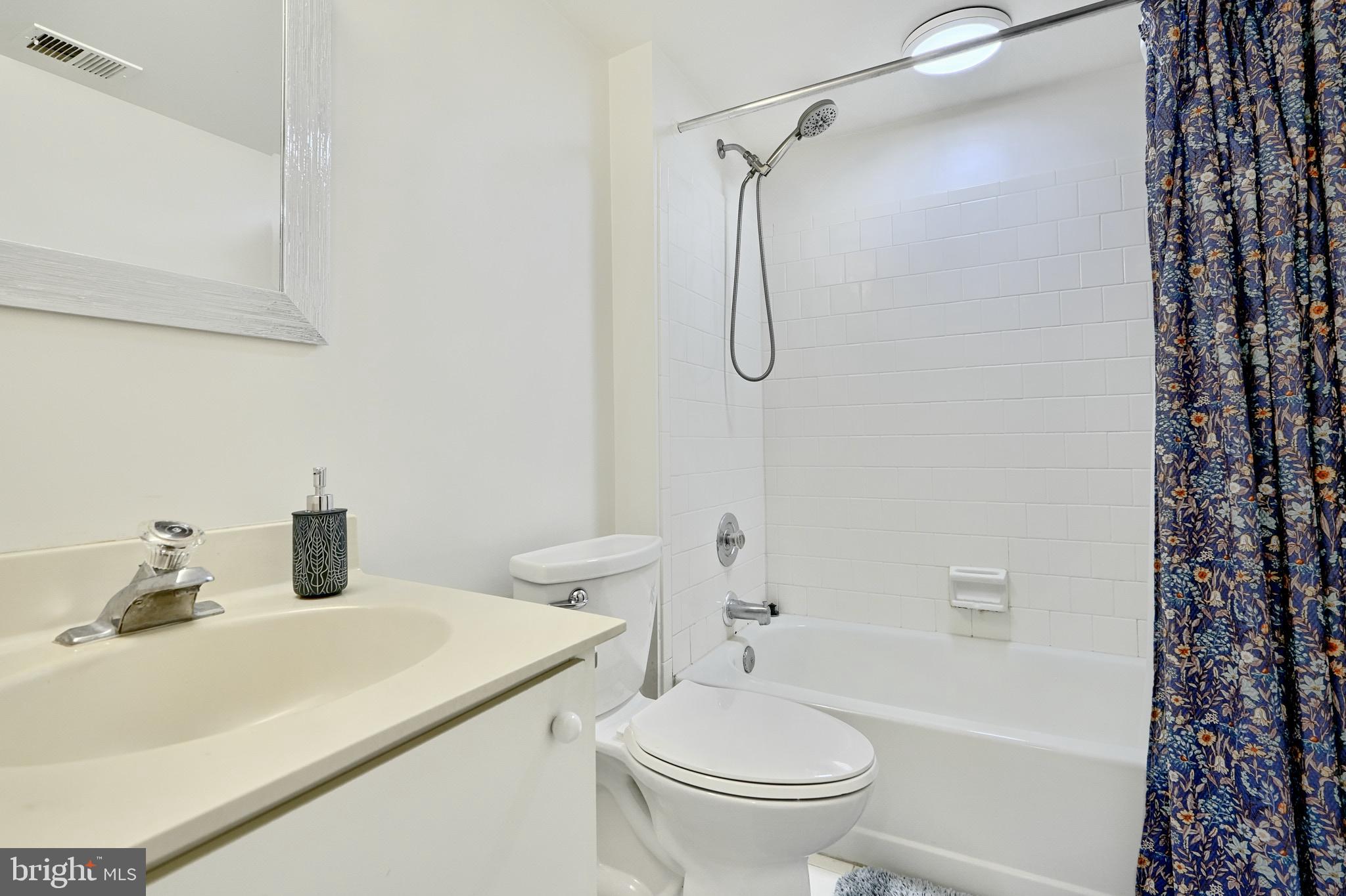 HOLLY HALL - Residential