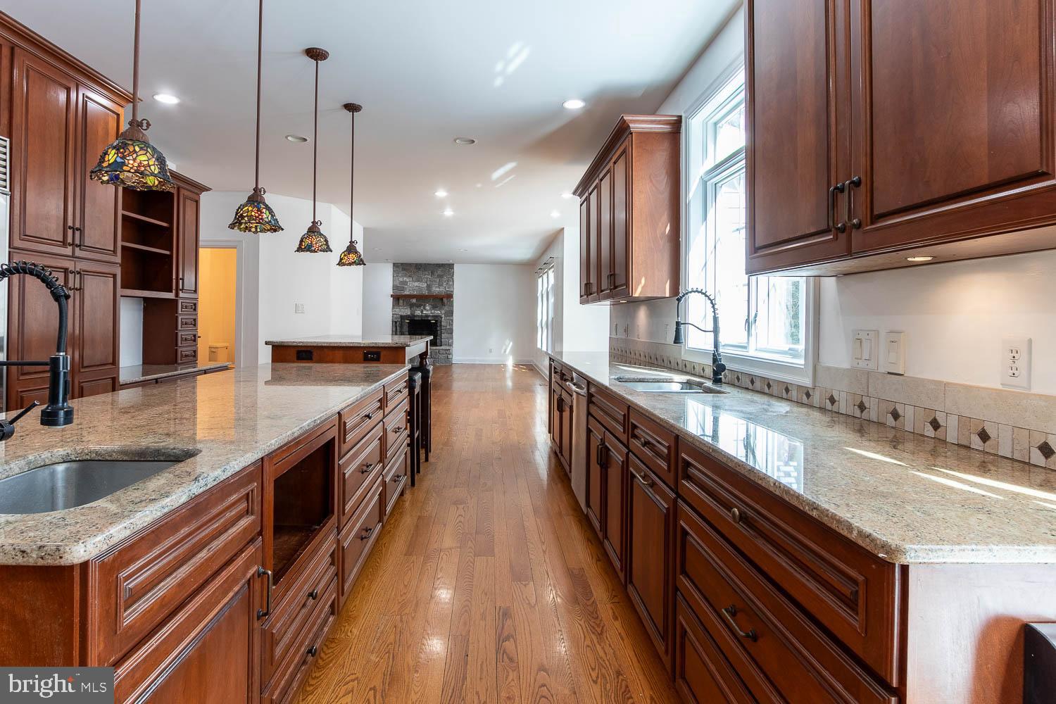 THOMPSON WOODS - Residential