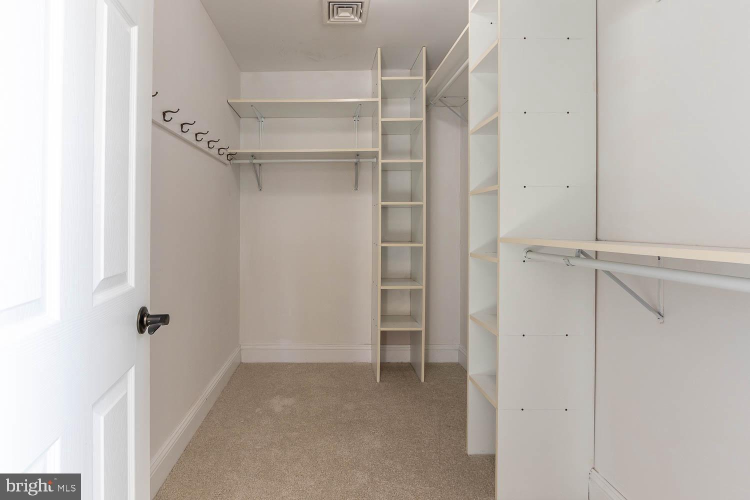 THOMPSON WOODS - Residential