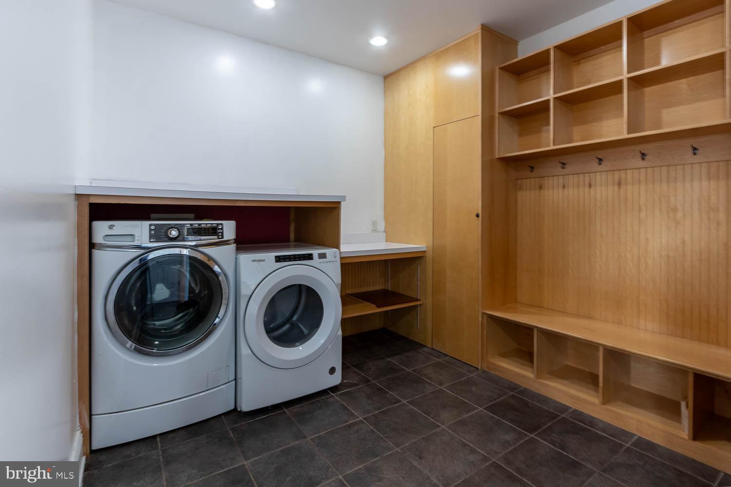 THOMPSON WOODS - Residential