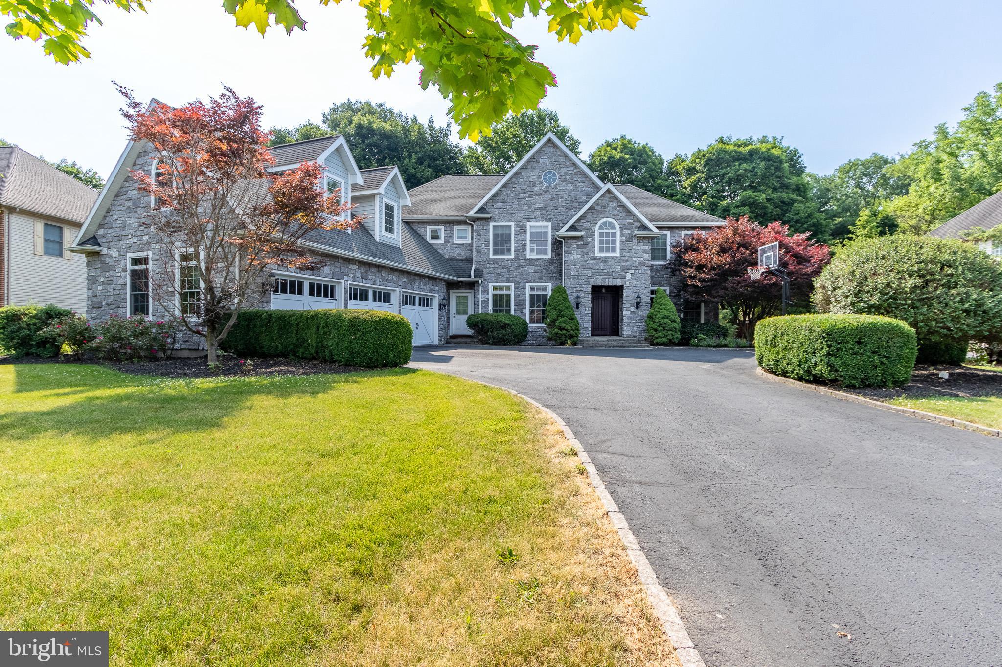 THOMPSON WOODS - Residential