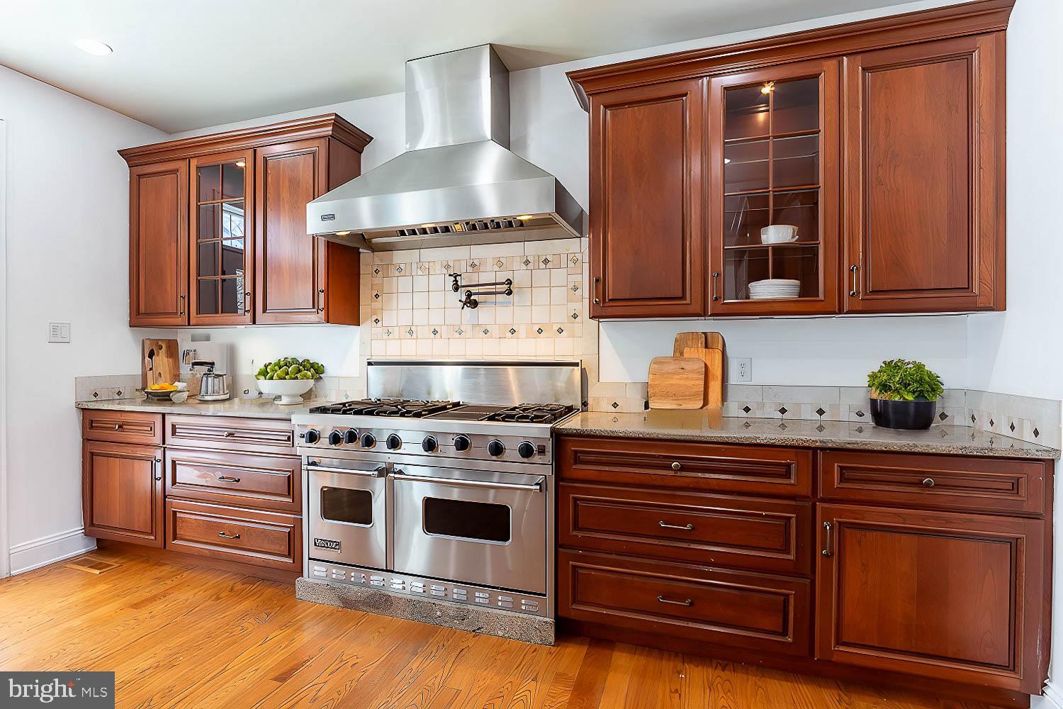 THOMPSON WOODS - Residential