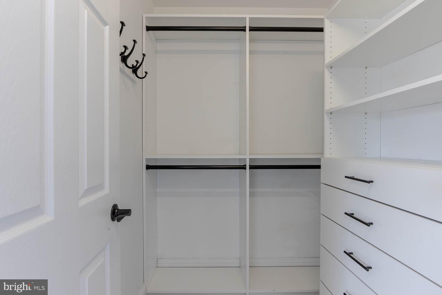 THOMPSON WOODS - Residential