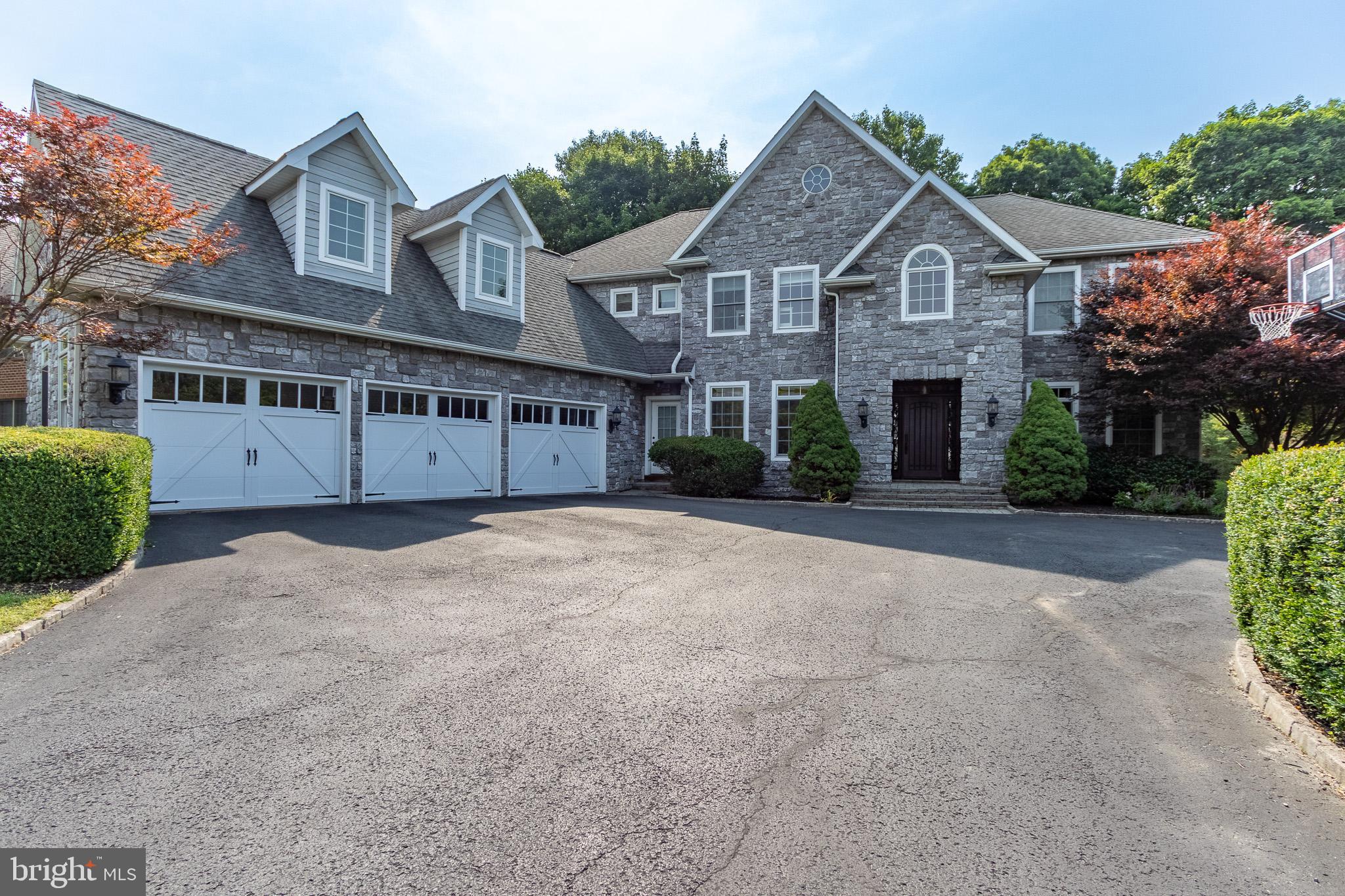 THOMPSON WOODS - Residential