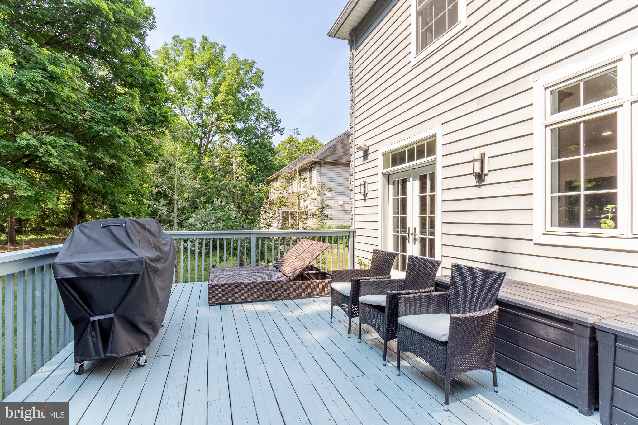 THOMPSON WOODS - Residential