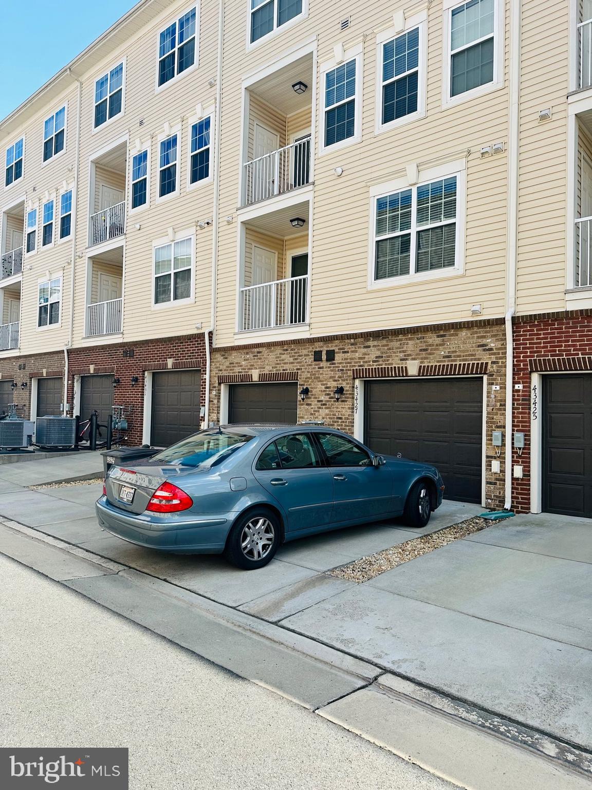 43427 TOWN GATE SQUARE