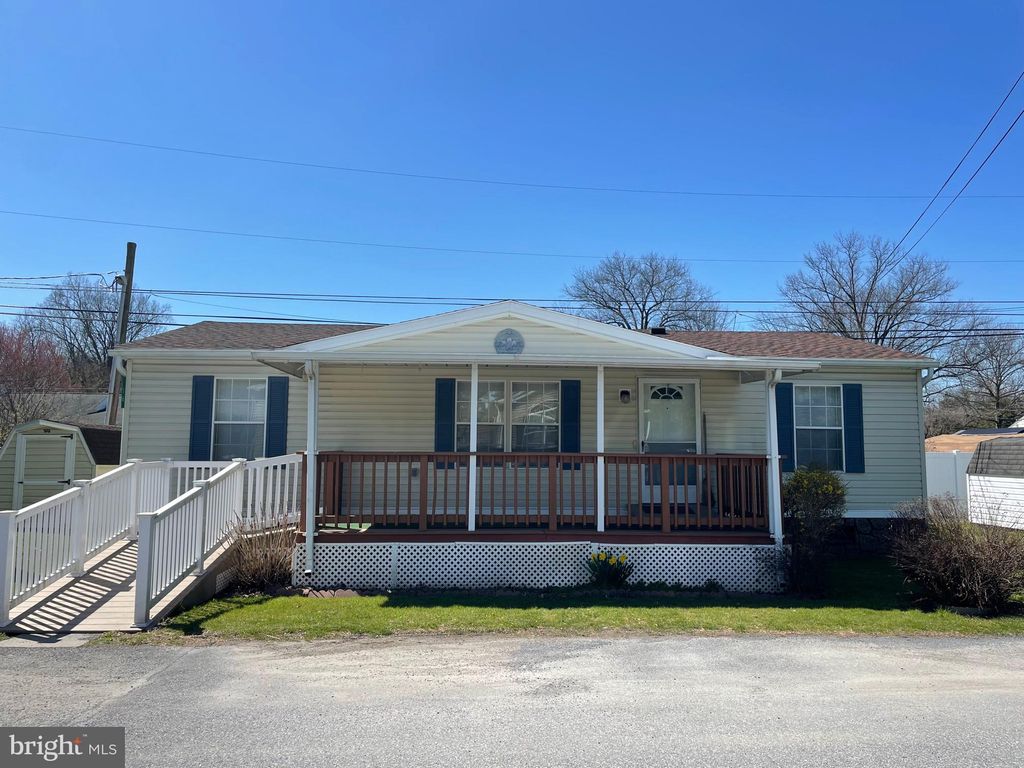 Photo of 16 MADGE DR, LANCASTER, PA 17603 (MLS # PALA2032920)