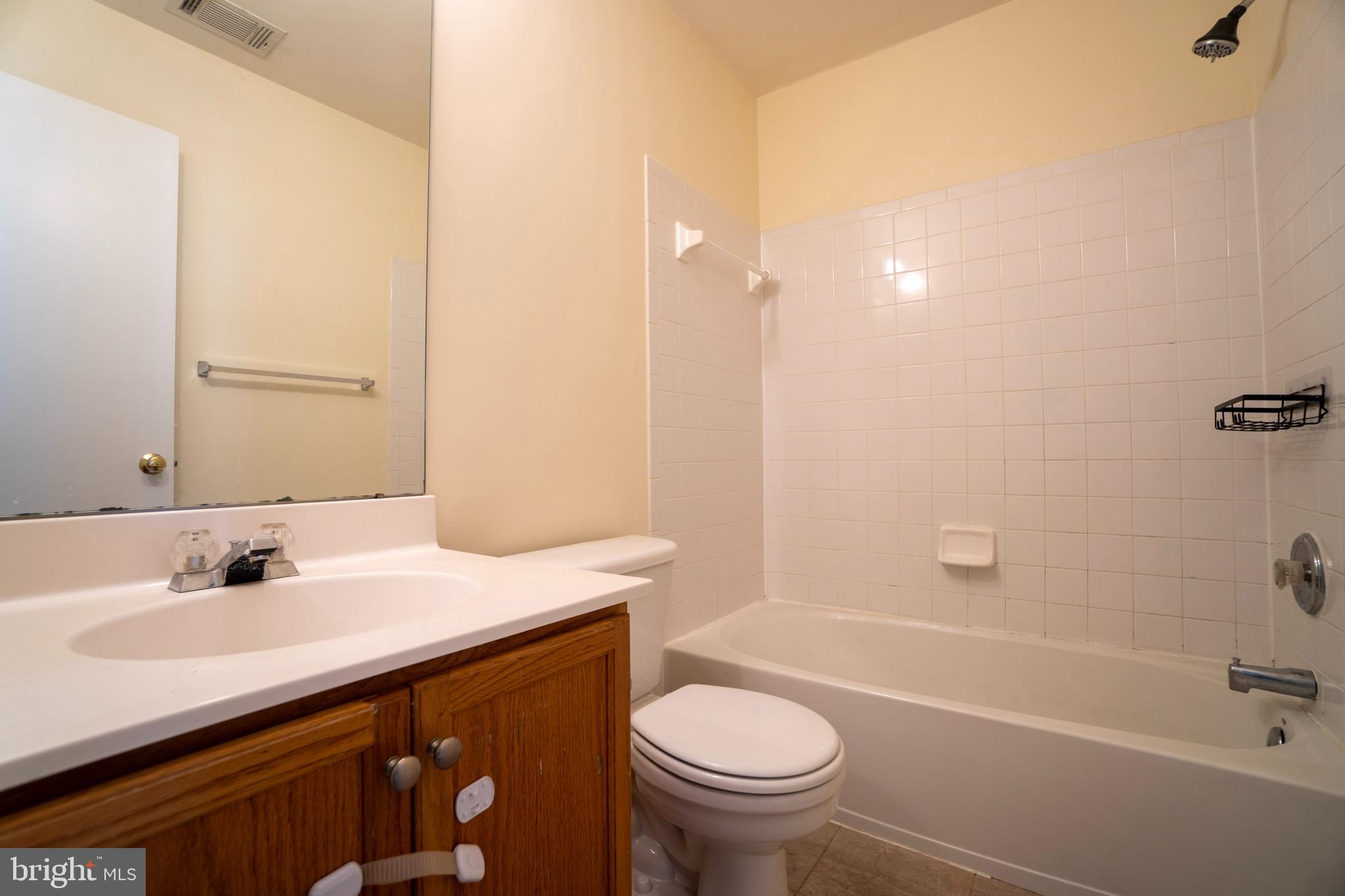 ADDISONS CHOICE - Residential Lease