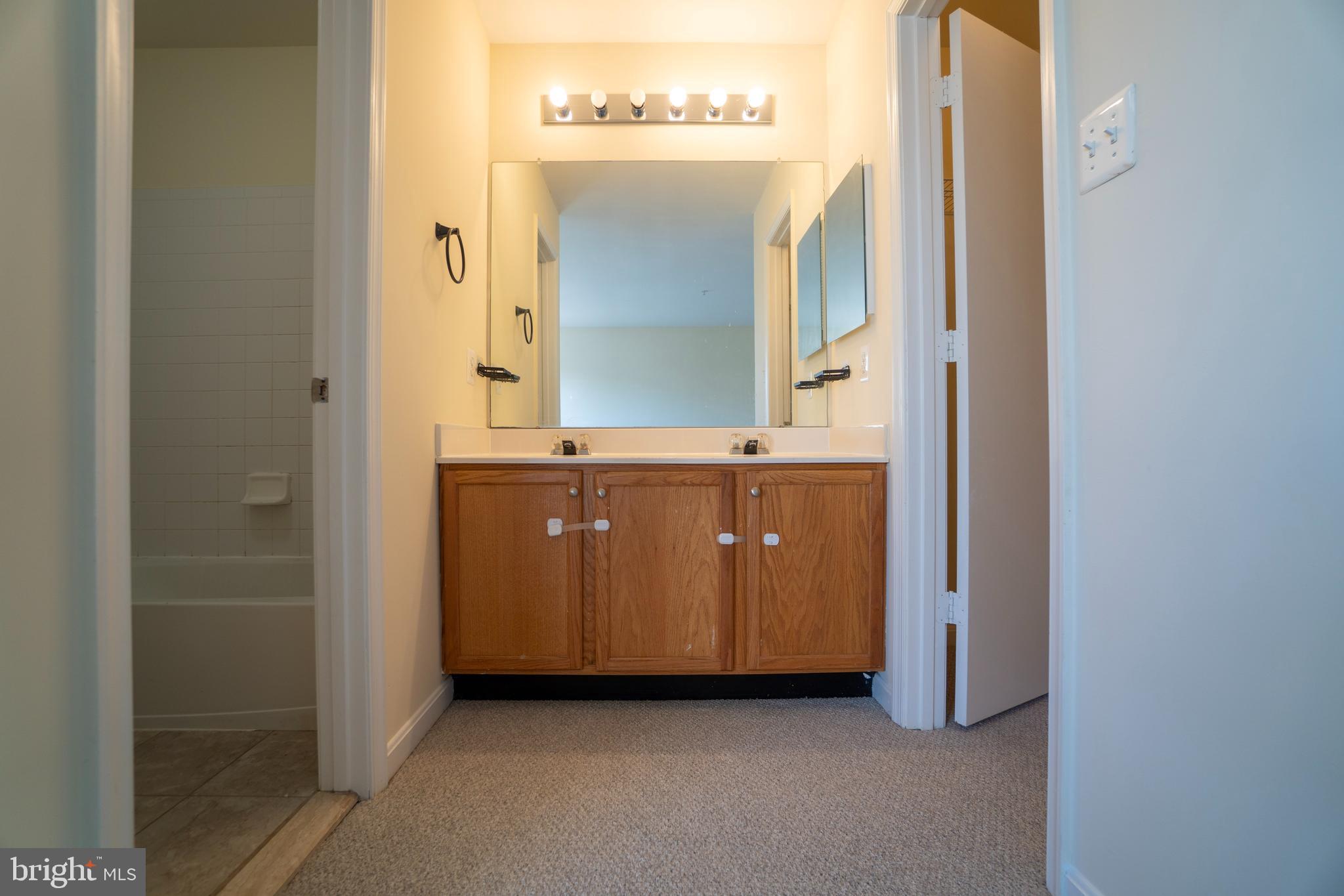 ADDISONS CHOICE - Residential Lease