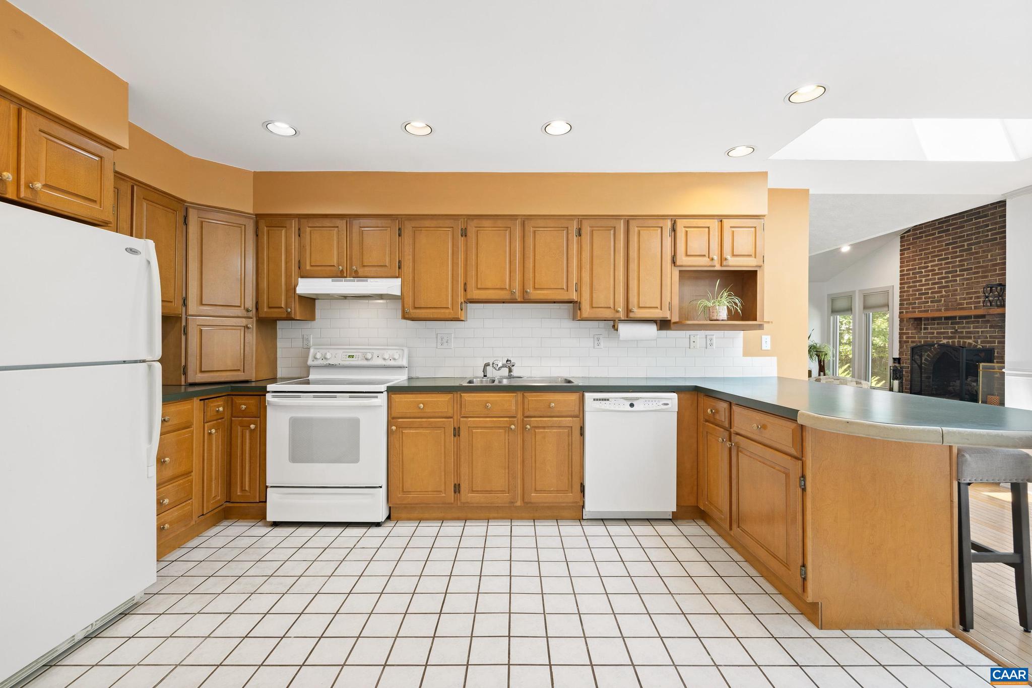 LAKE MONTICELLO - Residential