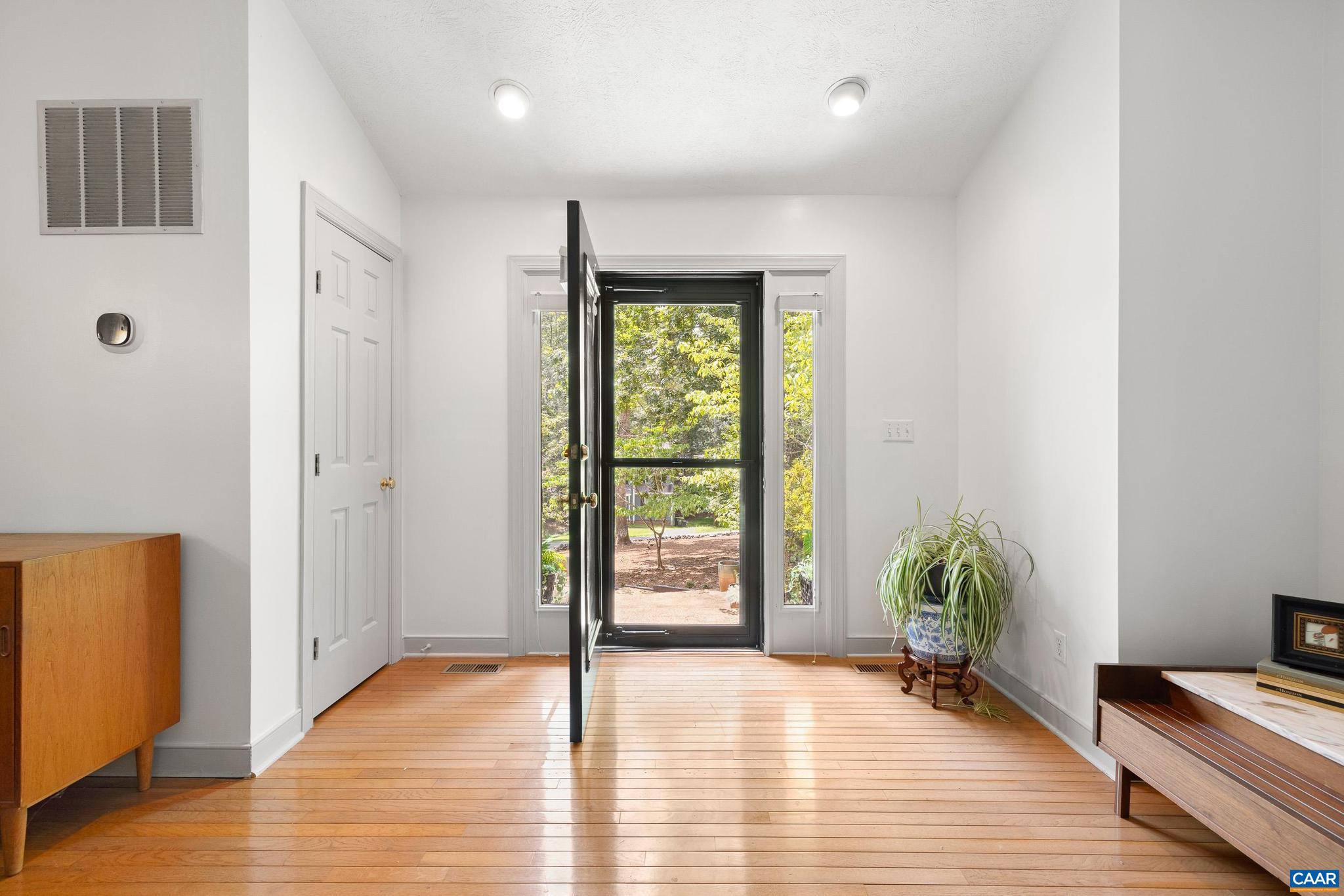 LAKE MONTICELLO - Residential