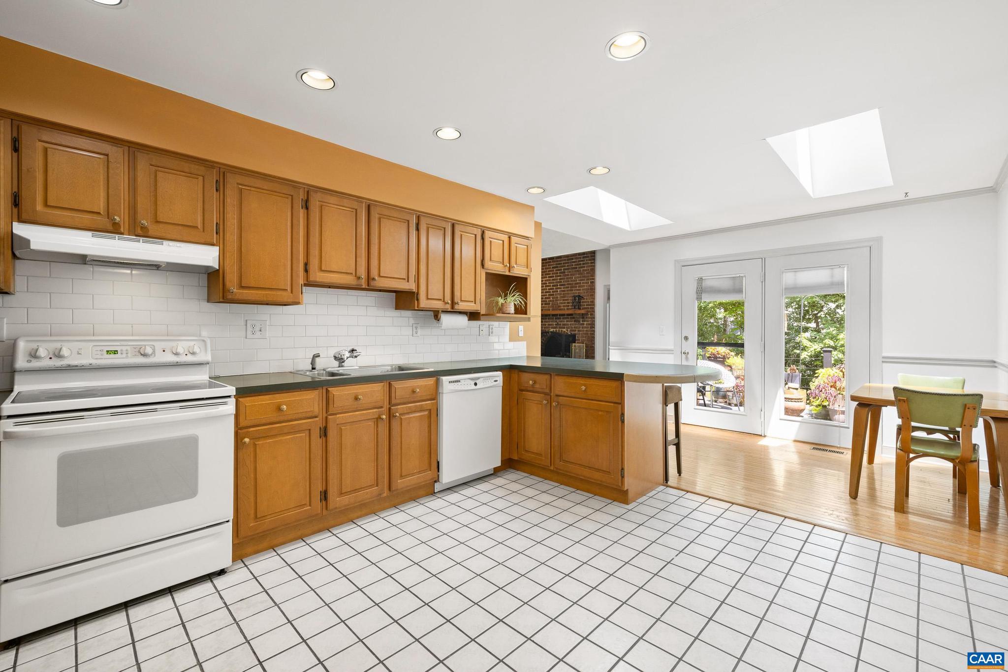 LAKE MONTICELLO - Residential