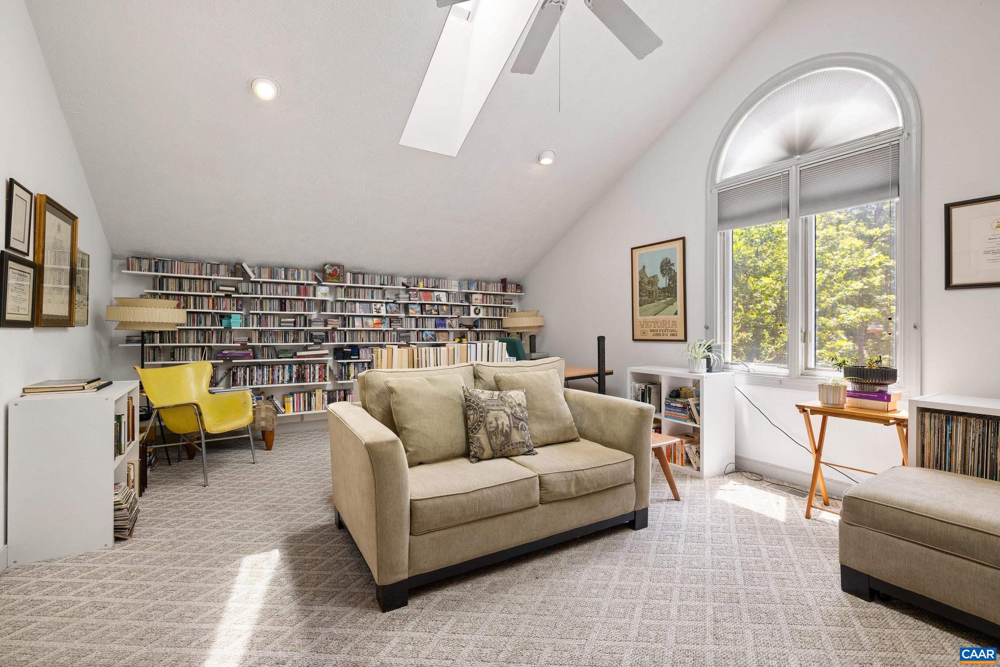 LAKE MONTICELLO - Residential