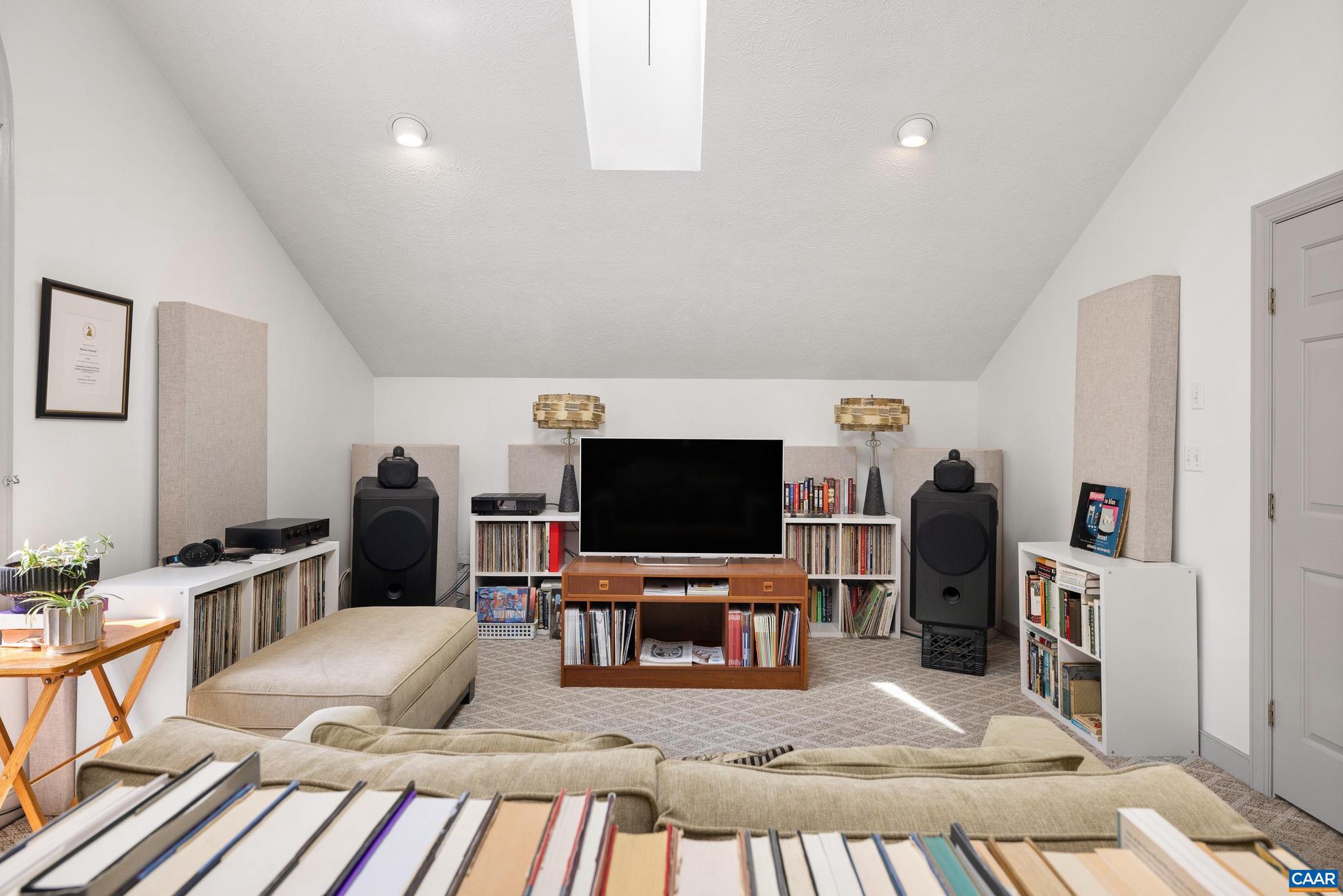 LAKE MONTICELLO - Residential