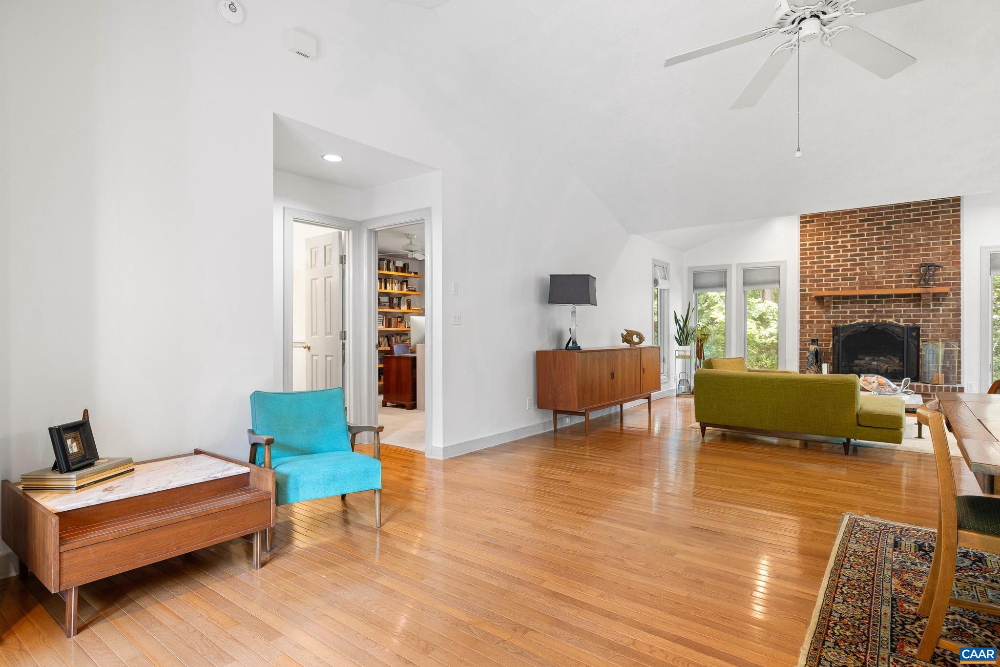 LAKE MONTICELLO - Residential