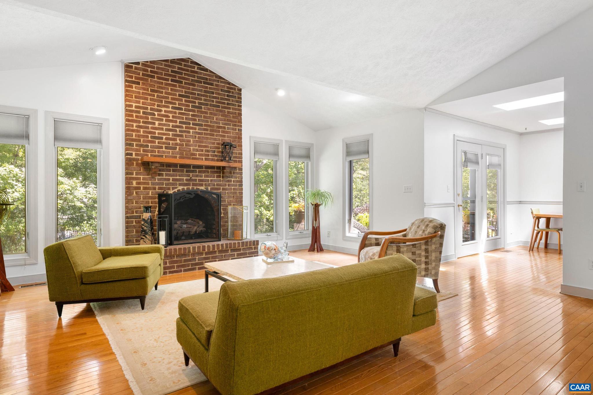 LAKE MONTICELLO - Residential