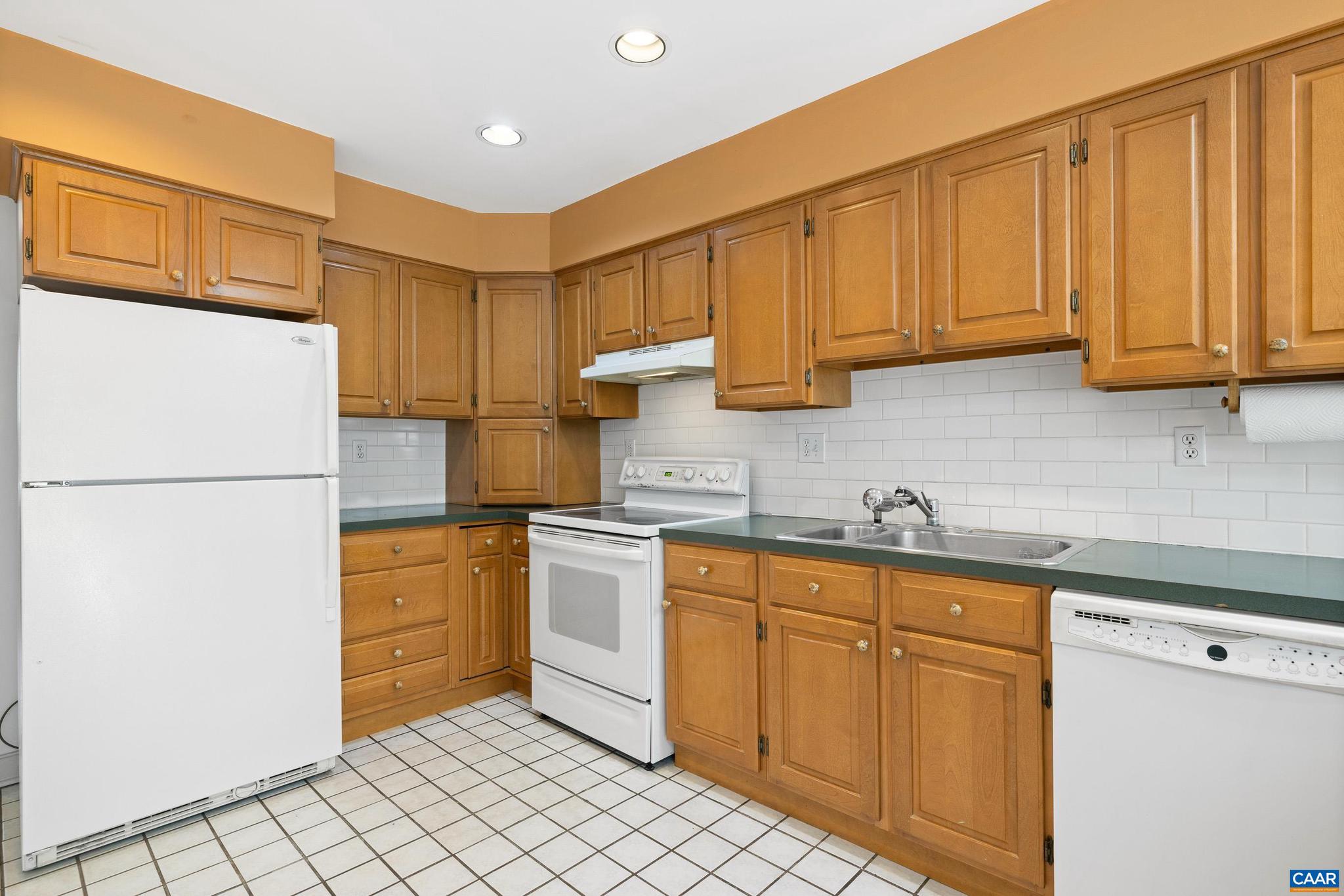 LAKE MONTICELLO - Residential