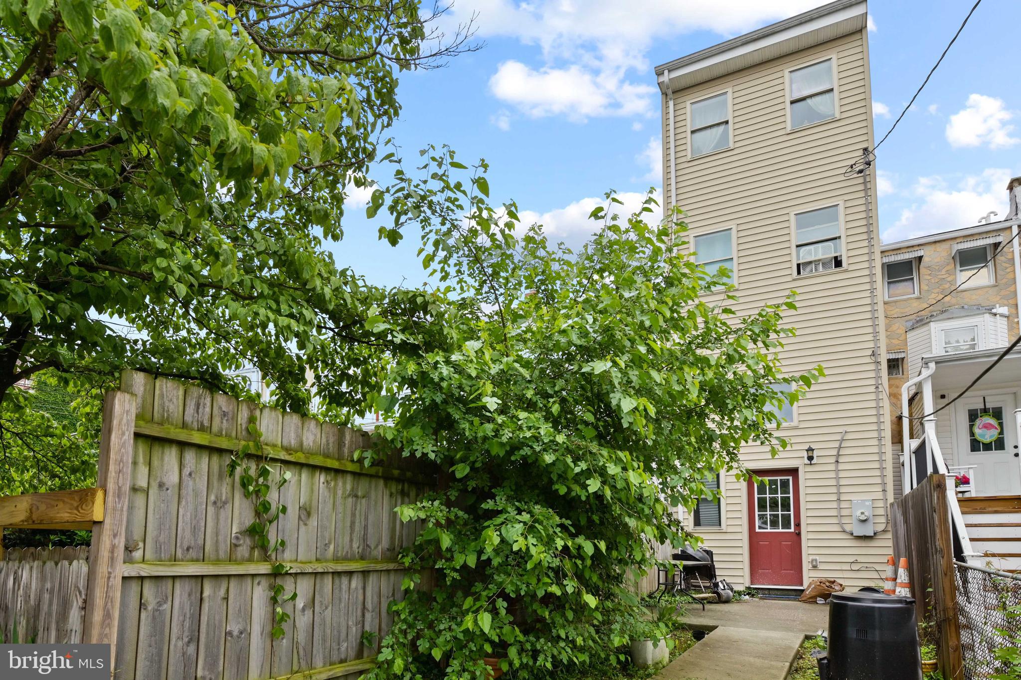 HAMPDEN HISTORIC DISTRICT - Residential Lease