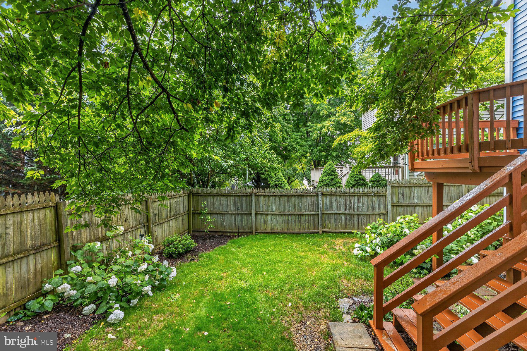 10741 LAKE EDGE COURT