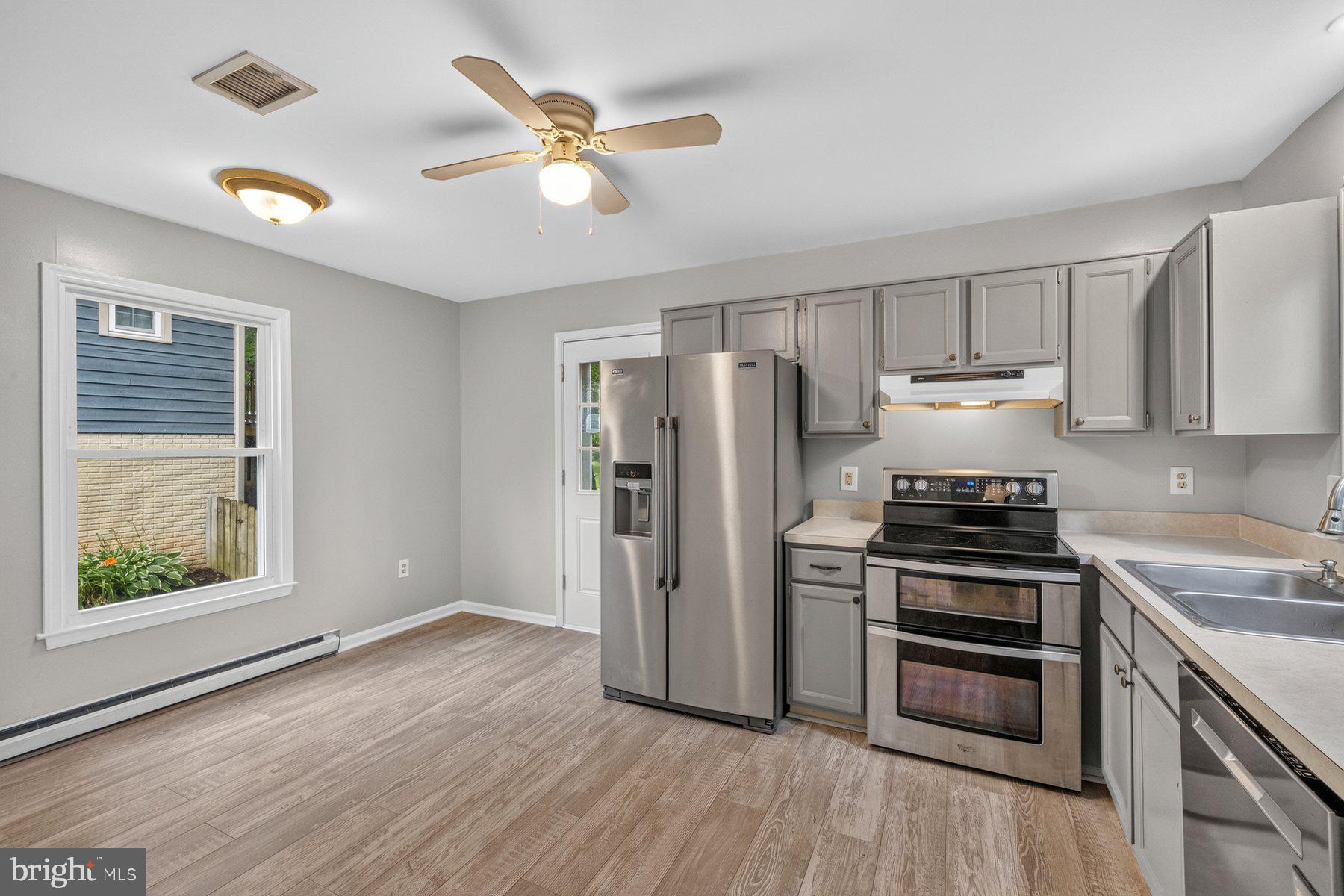 10741 LAKE EDGE COURT