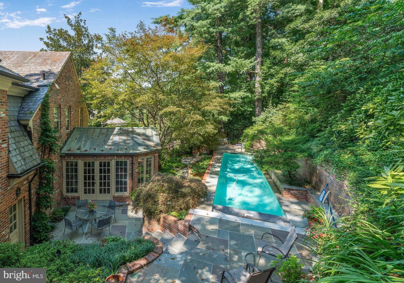 BANNOCKBURN ESTATES - Residential