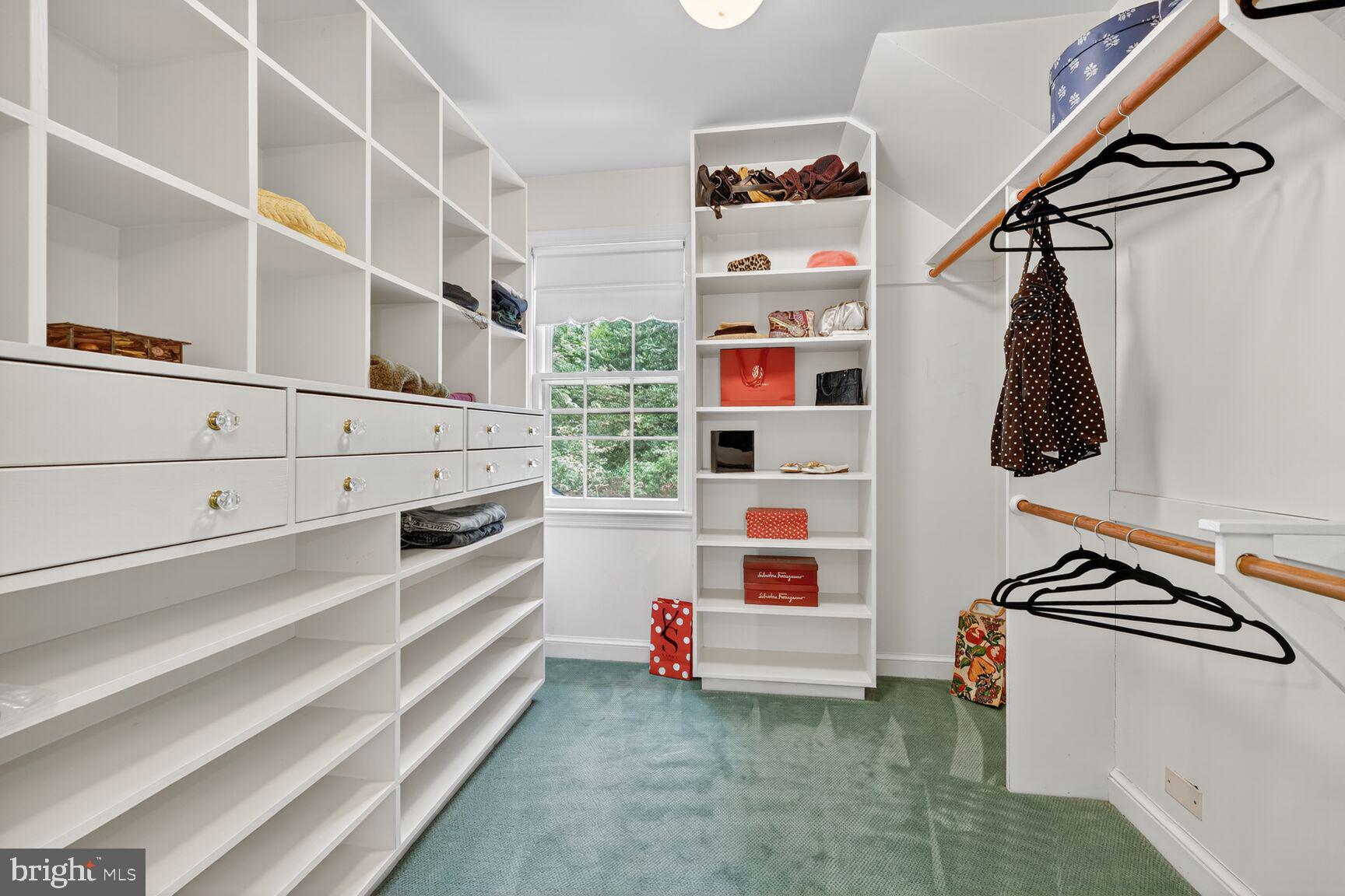 BANNOCKBURN ESTATES - Residential