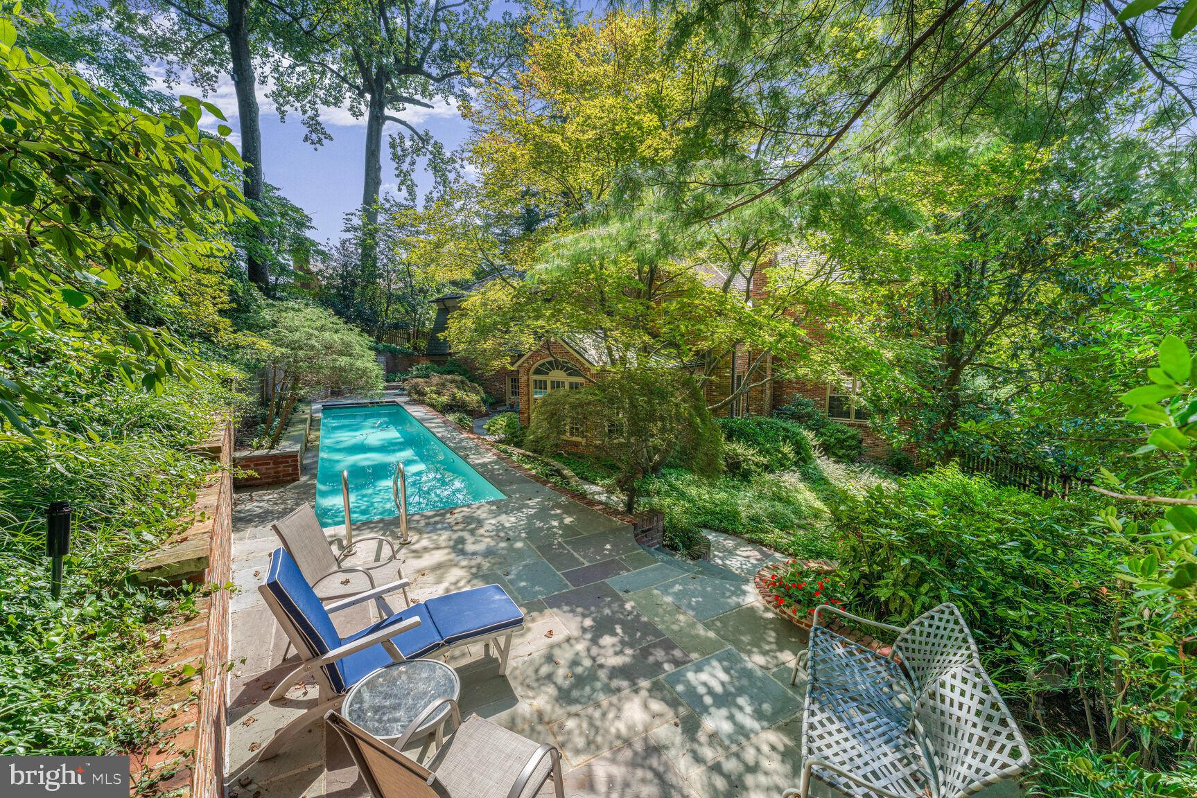 BANNOCKBURN ESTATES - Residential