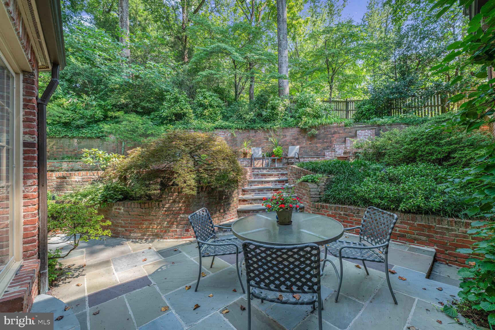 BANNOCKBURN ESTATES - Residential