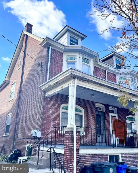 Townhouse For Sale - 48 E 2nd Street<br/> POTTSTOWN, PA 19464
