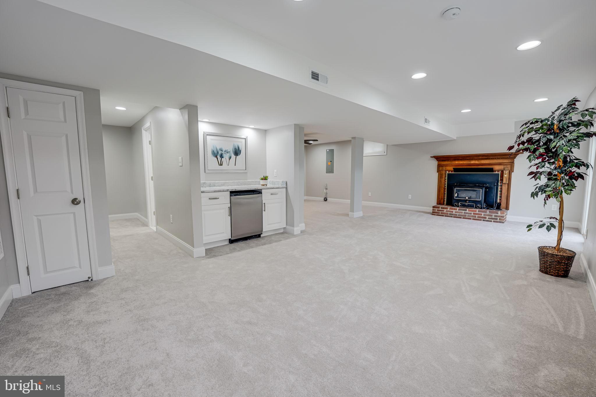 FAIR OAKS ESTATES - Residential