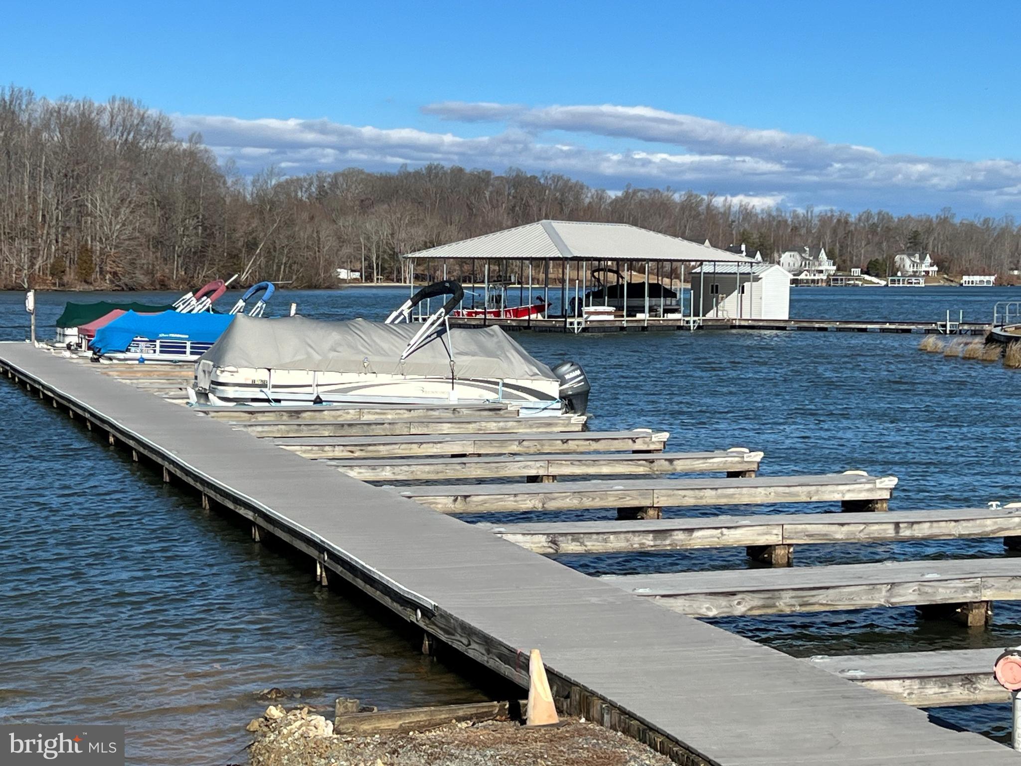 SECLUSION SHORES - Land