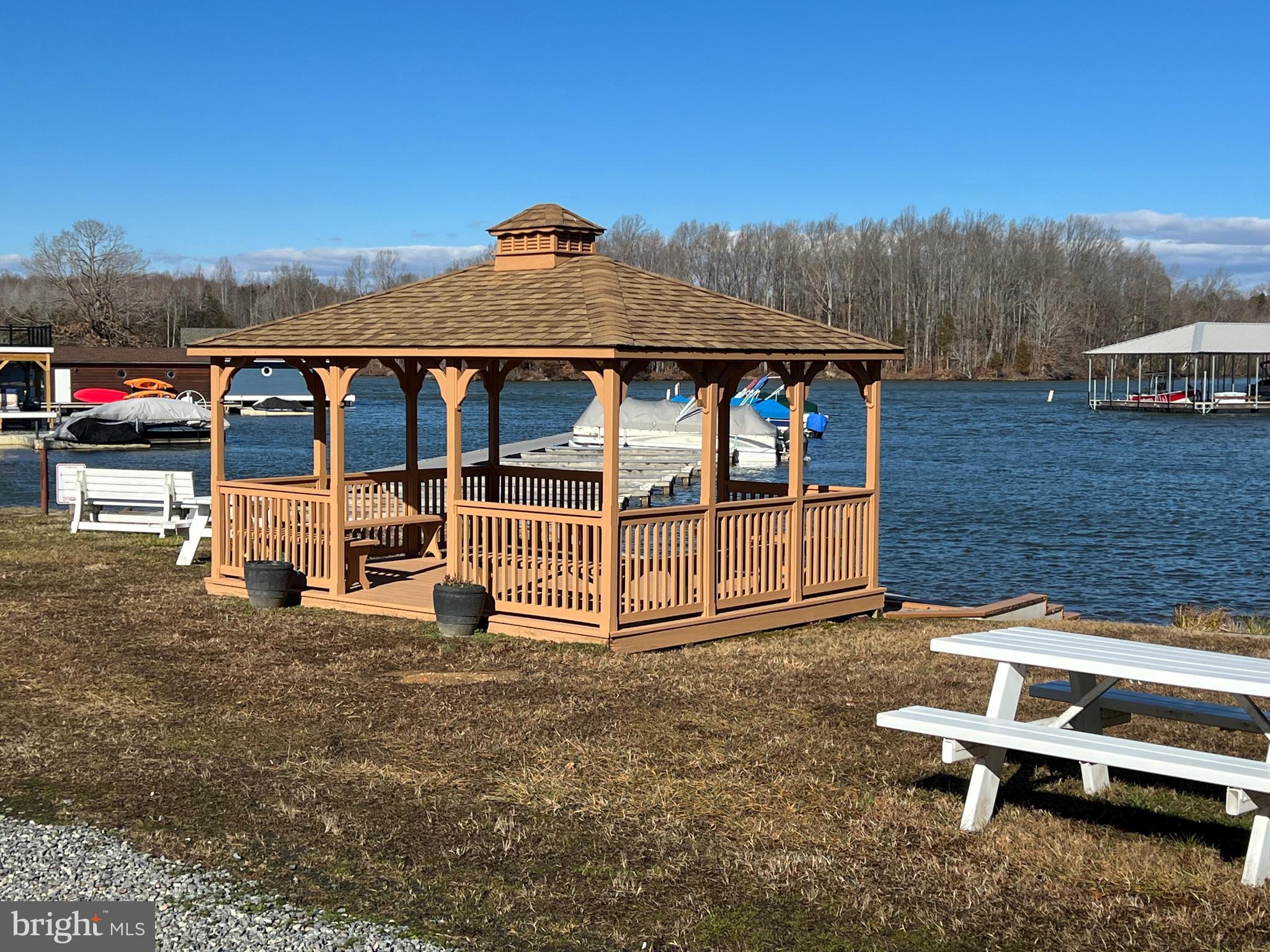 SECLUSION SHORES - Land