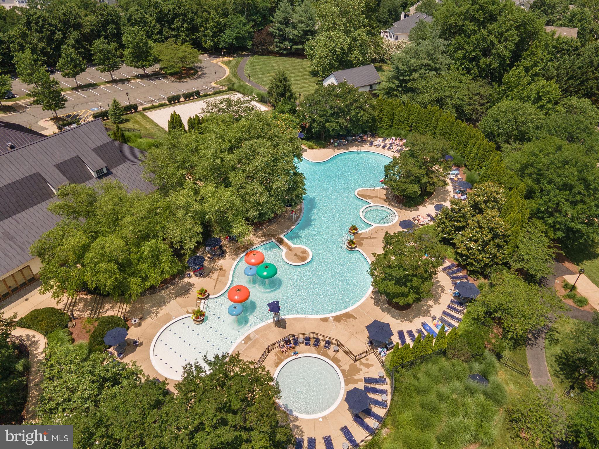 LANSDOWNE ON THE POTOMAC - Residential