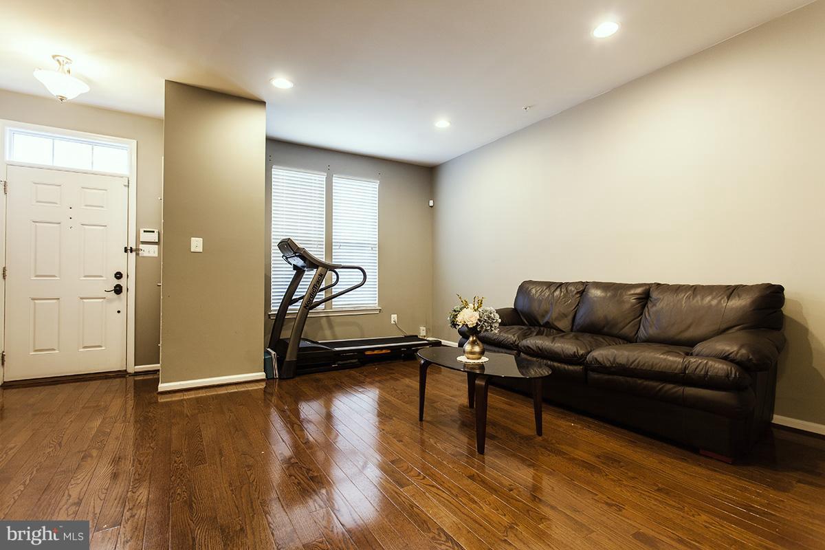 DORCHESTER WOODS - Residential Lease