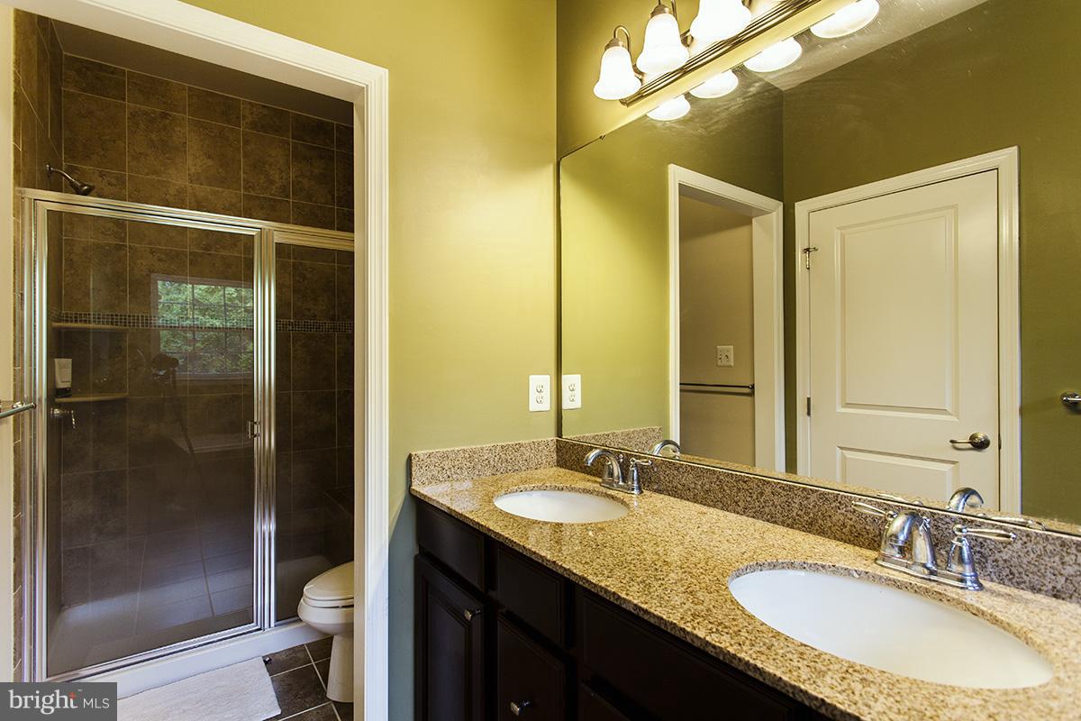 DORCHESTER WOODS - Residential Lease