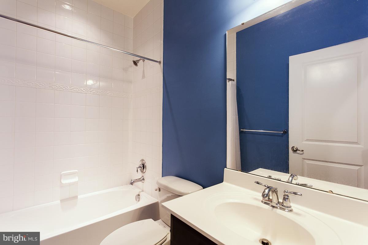 DORCHESTER WOODS - Residential Lease