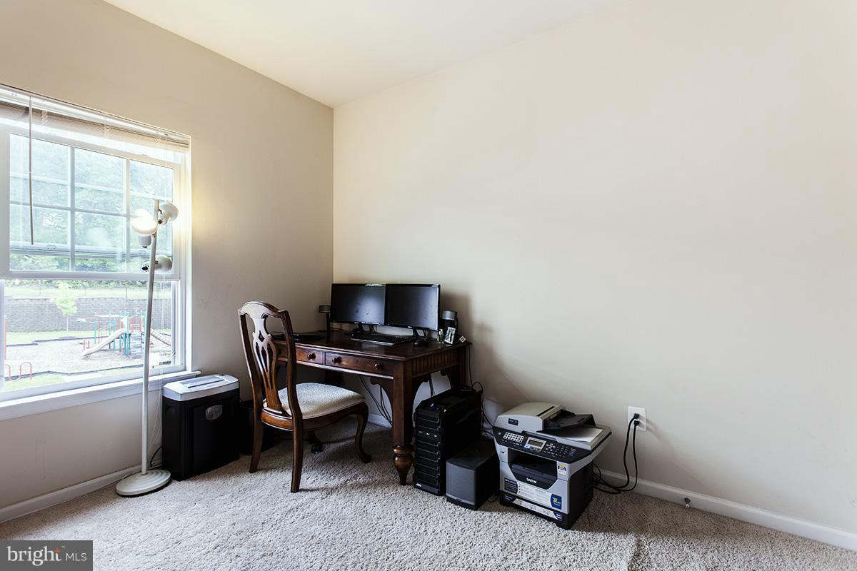 DORCHESTER WOODS - Residential Lease