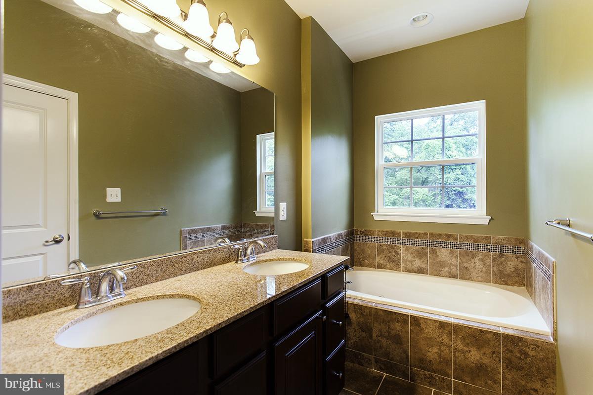 DORCHESTER WOODS - Residential Lease