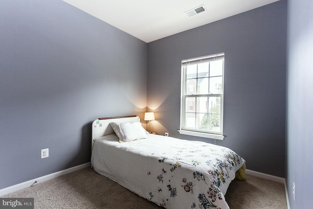 DORCHESTER WOODS - Residential Lease