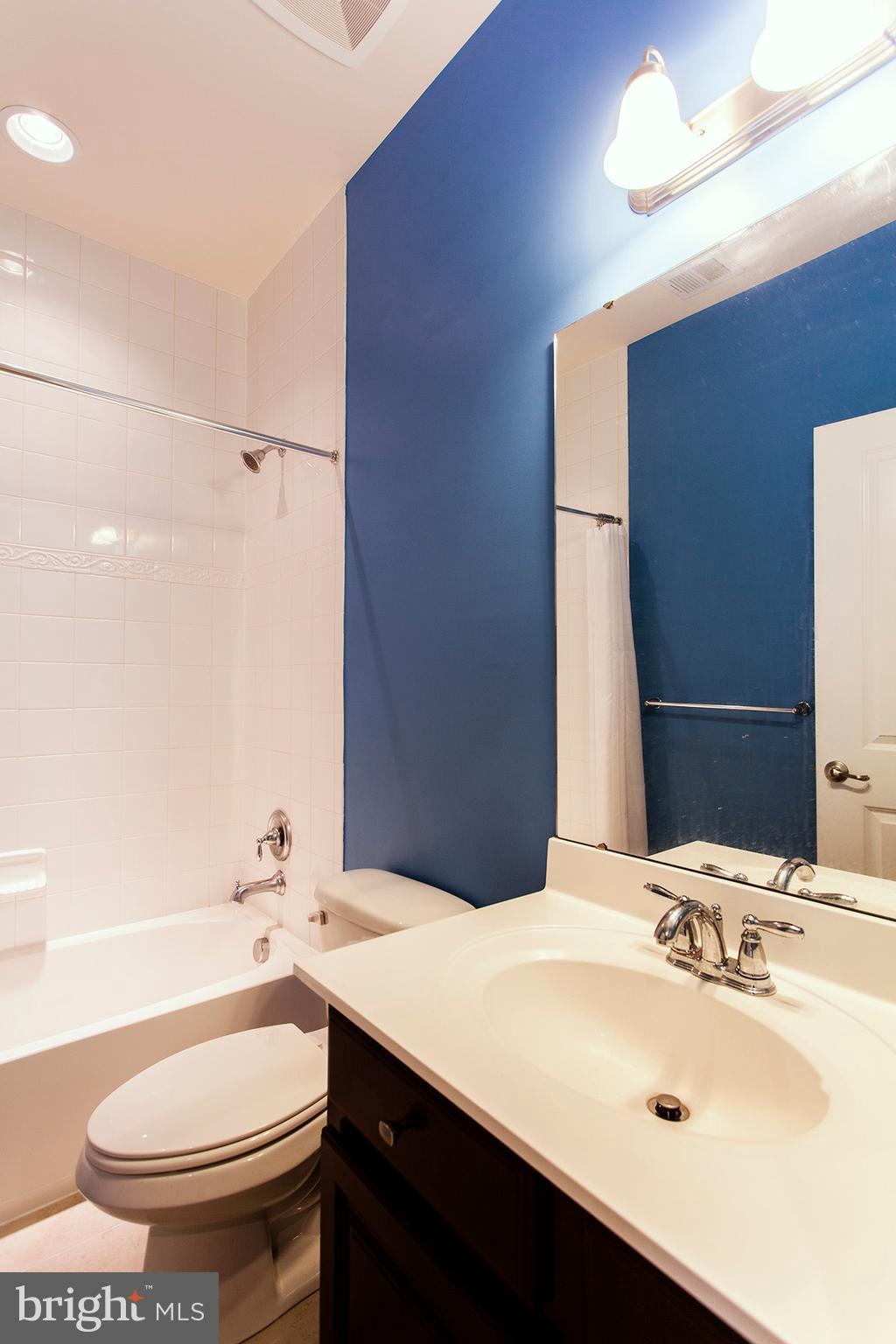 DORCHESTER WOODS - Residential Lease