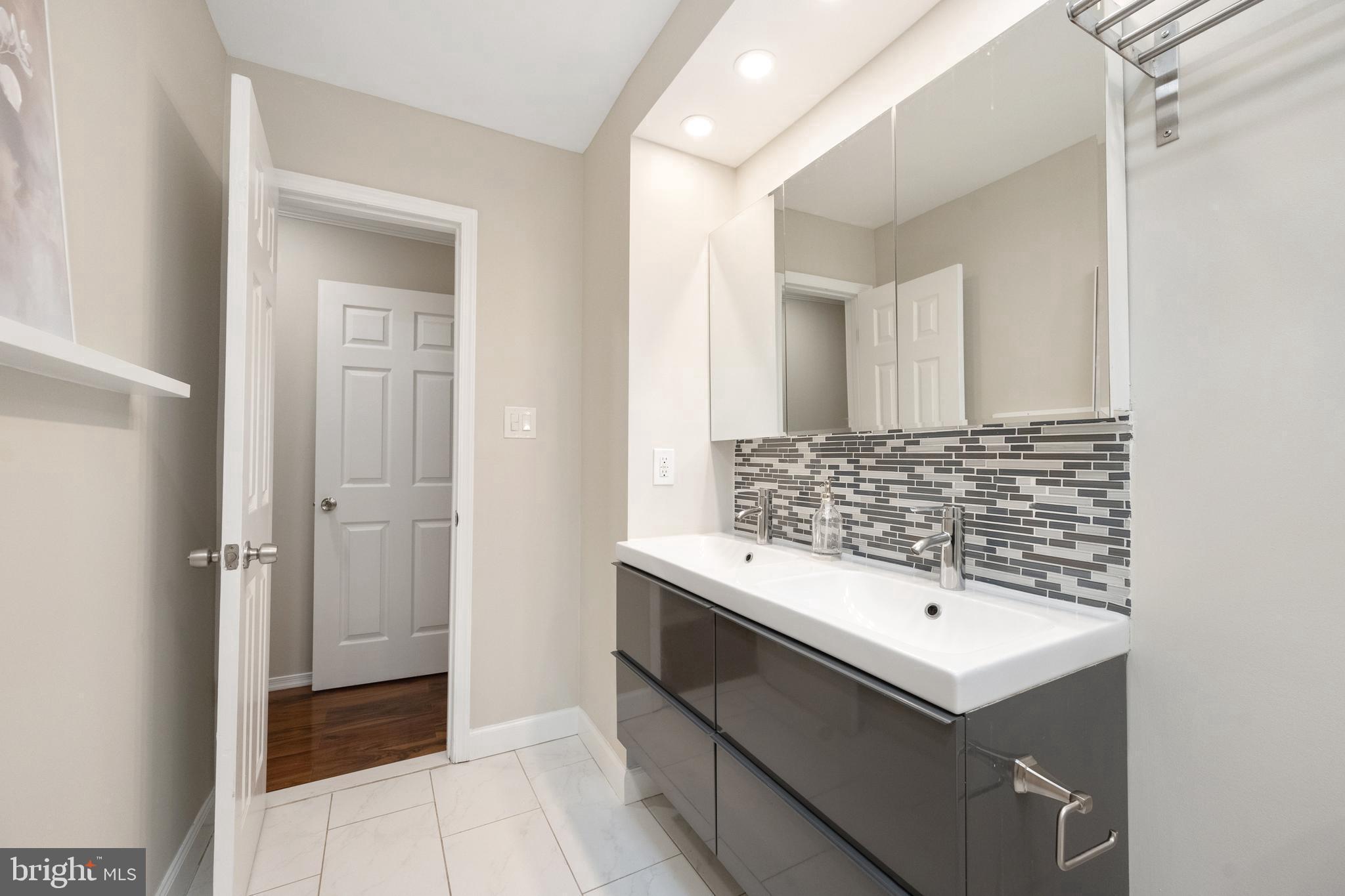 LAKE RIDGE - Residential