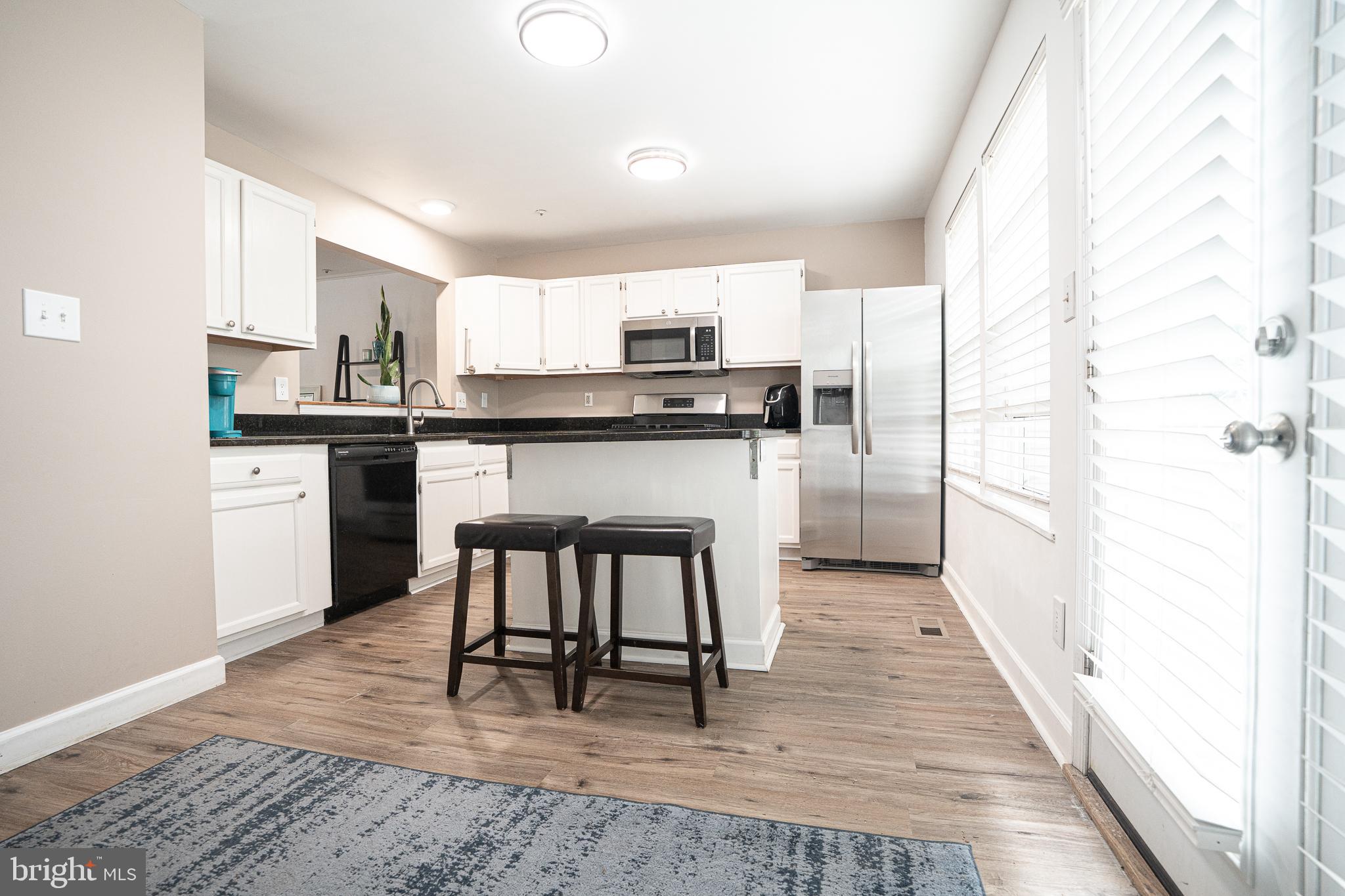 CONSTANT FRIENDSHIP - Residential
