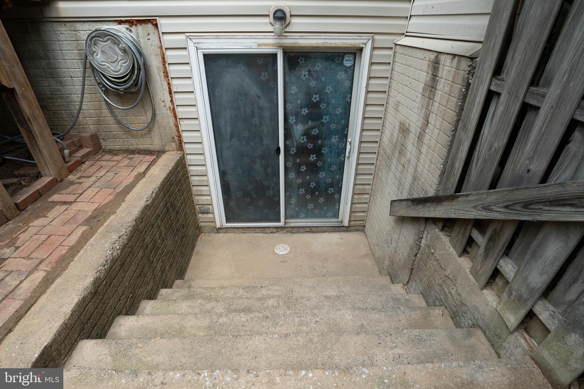 CONSTANT FRIENDSHIP - Residential