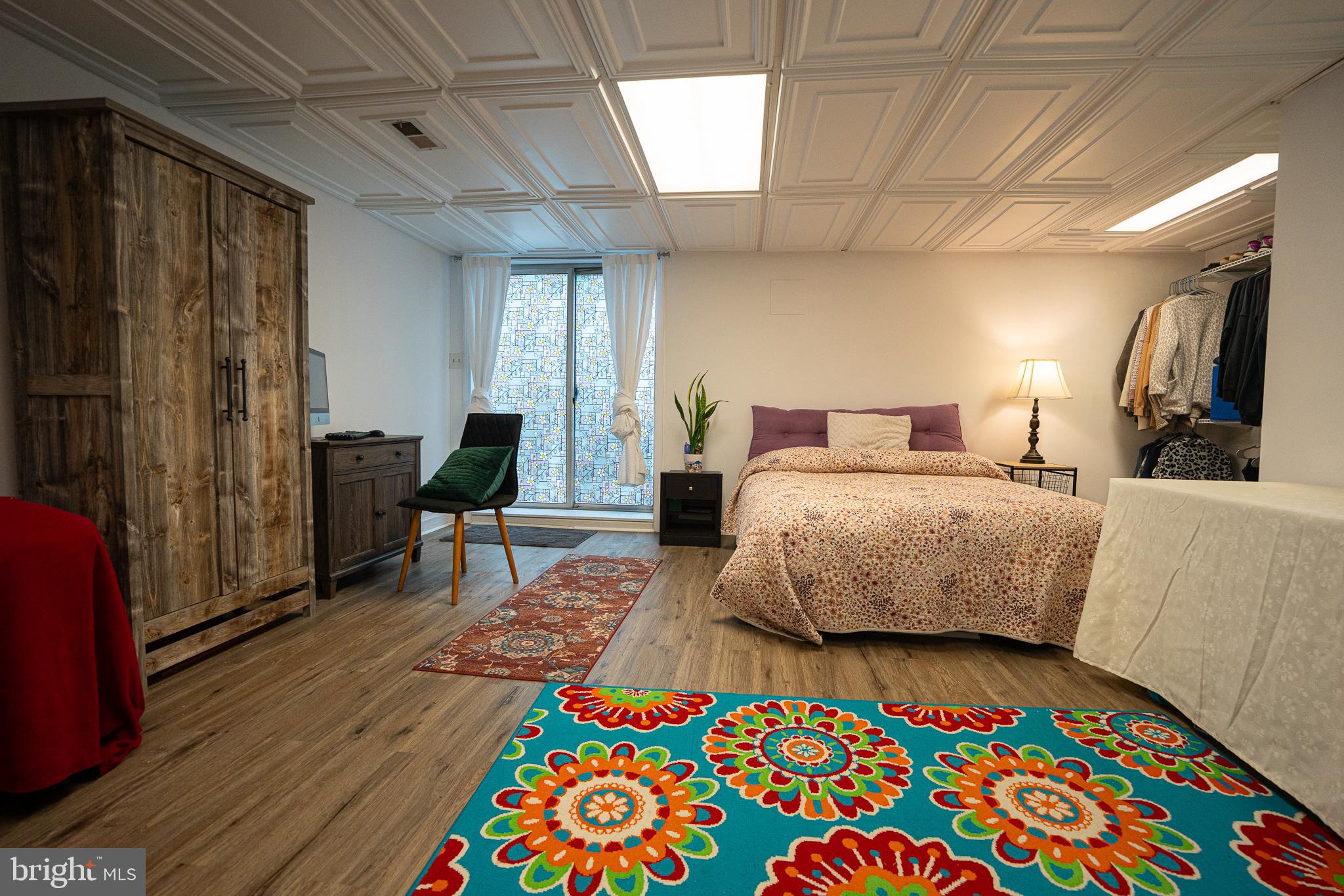 CONSTANT FRIENDSHIP - Residential