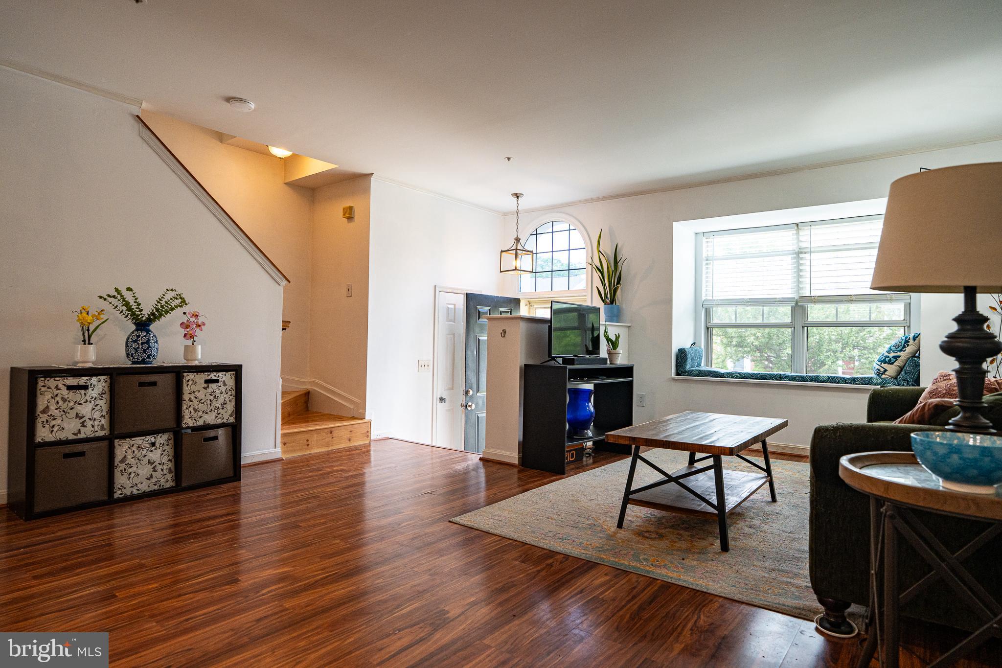 CONSTANT FRIENDSHIP - Residential