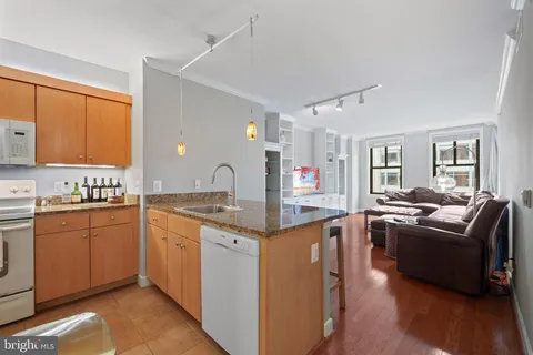 MLS: DCDC2194576
