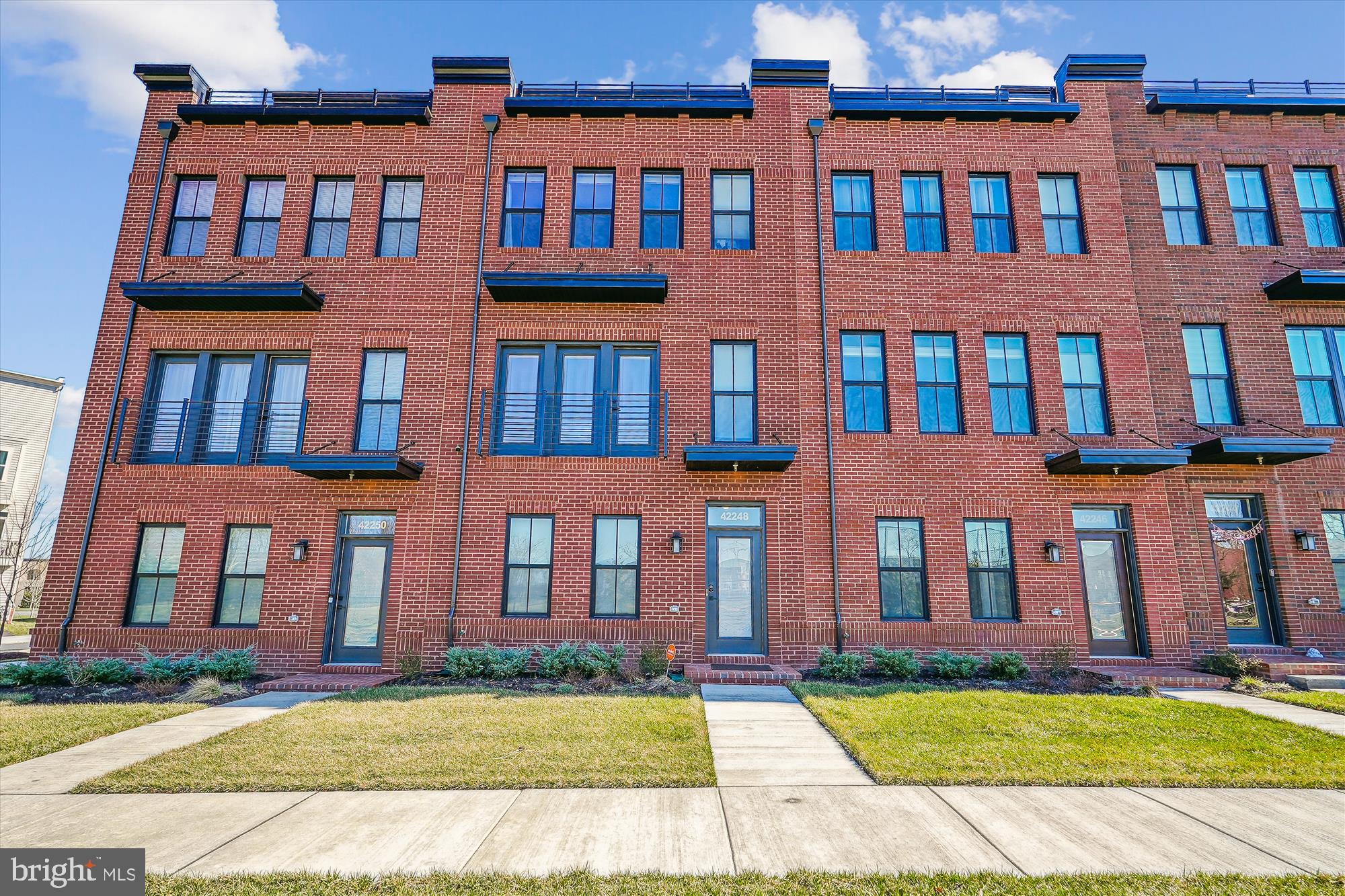 DOWNTOWN BRAMBLETON - Residential Lease